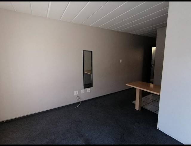 1 BEDROOM PROPERTY TO RENT IN DIE BULT